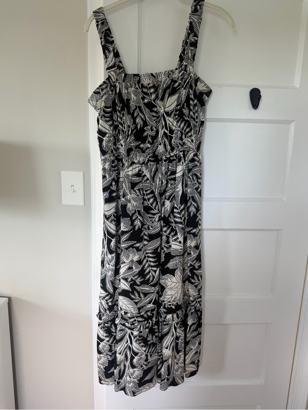 Black and White Leaf-Print Women's Sundress